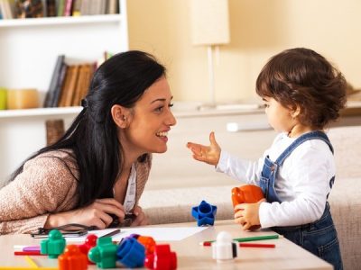 Những điều cần lưu ý khi chơi với trẻ nhỏ mà phụ huynh nên biết