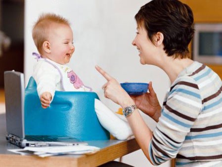 Điều cần lưu ý khi chơi với trẻ nhỏ - Luôn luôn dịu dàng với trẻ