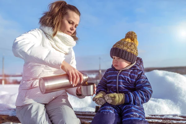 Bí quyết cách giữ ấm cho trẻ nhỏ trong mùa đông lạnh giá