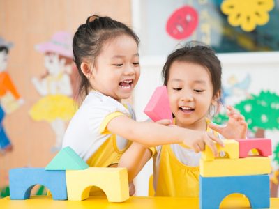 Nguyên tắc lựa chọn đồ chơi cho bé trong trường mầm non