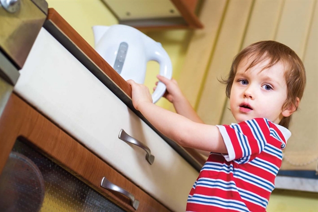Những đồ vật có thể gây nguy hiểm cho trẻ trong gia đình phụ huynh nên chú ý