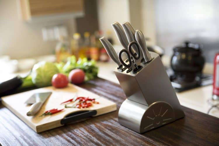 Những đồ vật có thể gây nguy hiểm cho trẻ trong gia đình phụ huynh nên chú ý