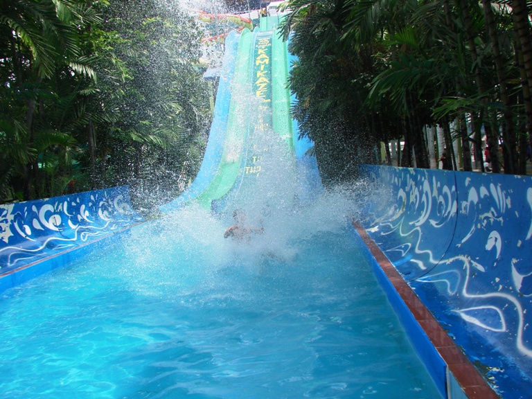 Tổng hợp các loại máng trượt công viên nước phổ biến