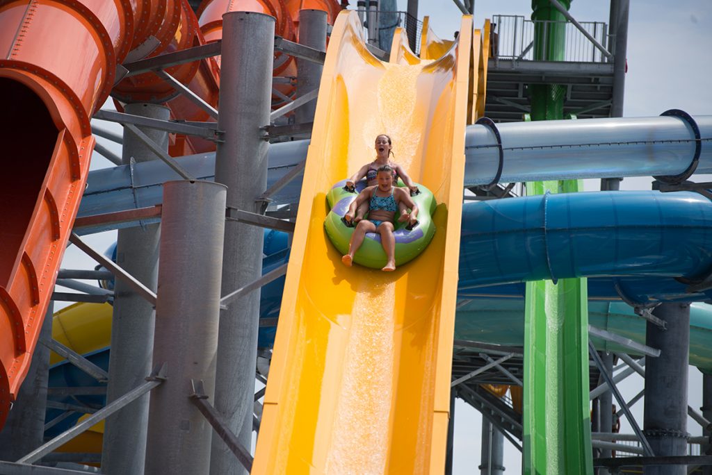 Tổng hợp các loại máng trượt công viên nước phổ biến