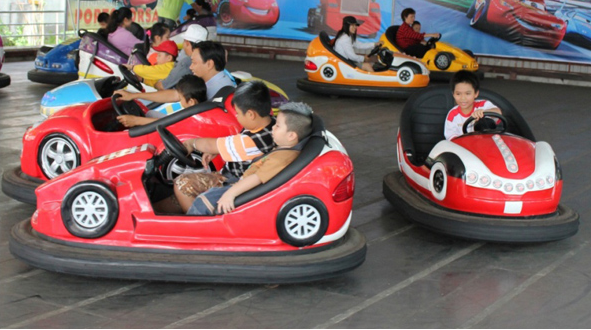 Quy tắc chơi trò chơi xe điện đụng trong công viên